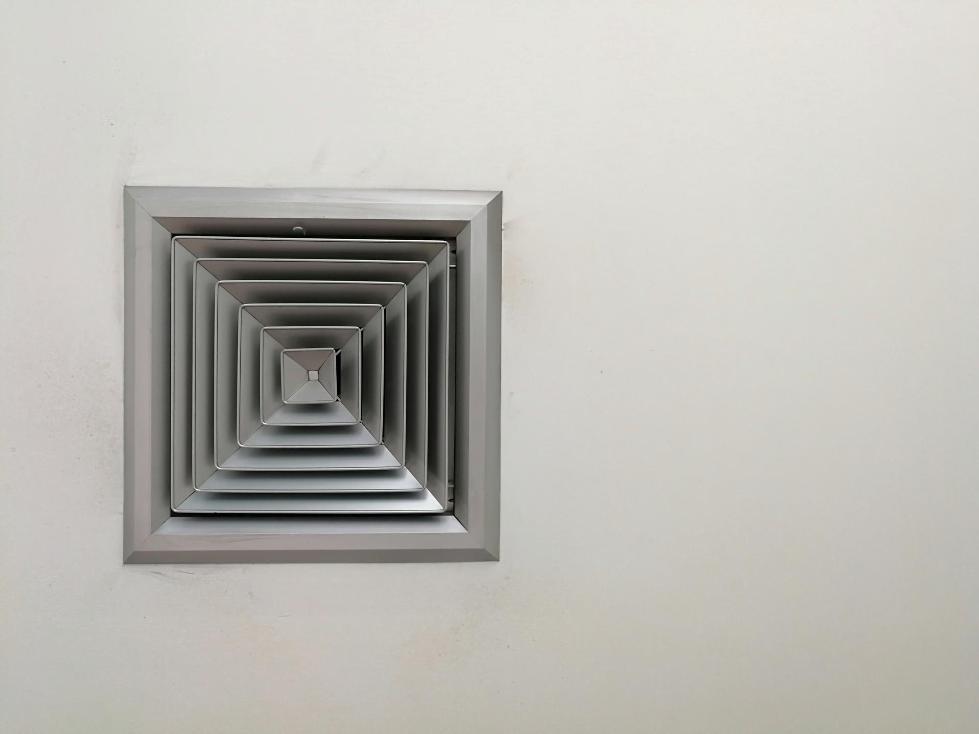 Ducted heating vent on ceiling